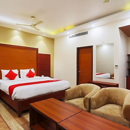 Capital O Green Palms Near Jhilmil Metro Station Hotell New Delhi Exteriör bild