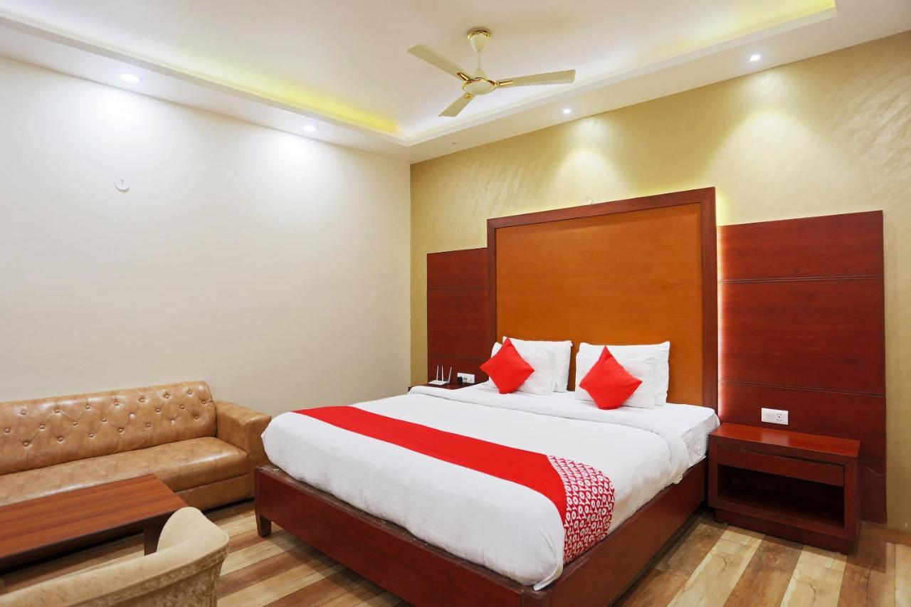 Capital O Green Palms Near Jhilmil Metro Station Hotell New Delhi Exteriör bild