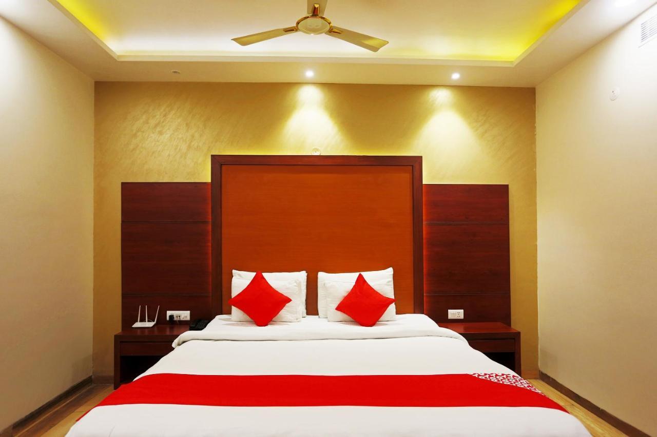 Capital O Green Palms Near Jhilmil Metro Station Hotell New Delhi Exteriör bild