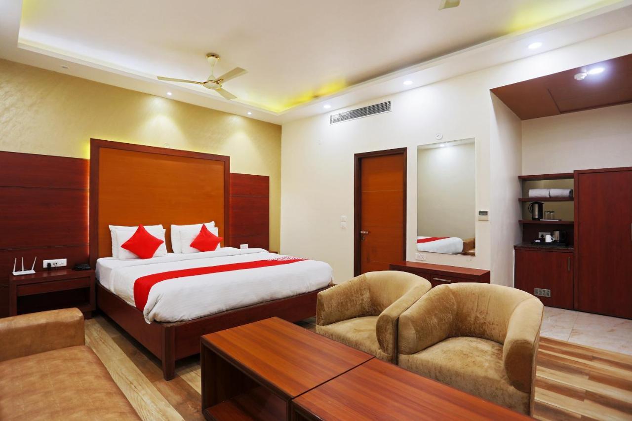 Capital O Green Palms Near Jhilmil Metro Station Hotell New Delhi Exteriör bild