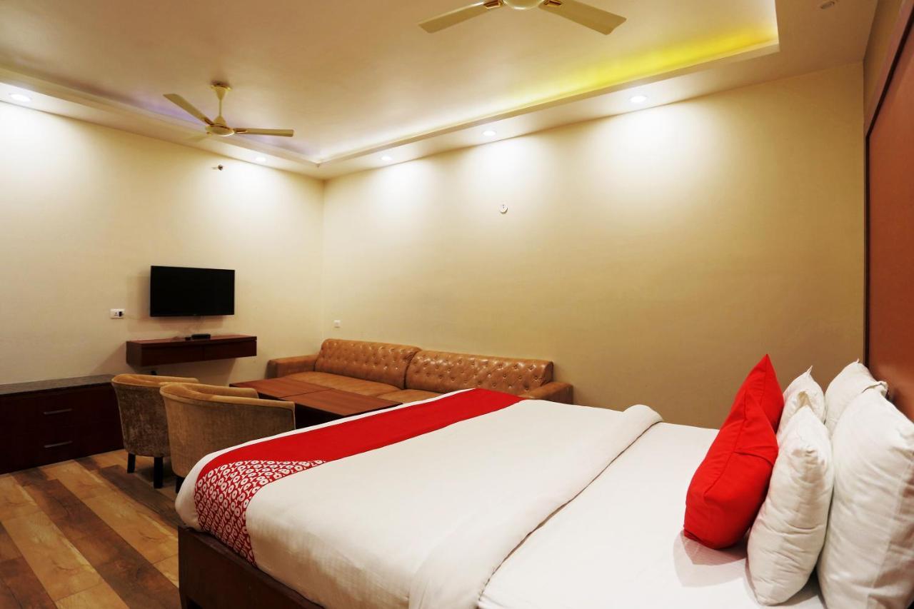 Capital O Green Palms Near Jhilmil Metro Station Hotell New Delhi Exteriör bild