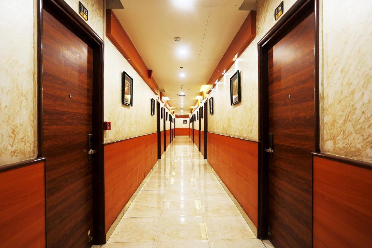 Capital O Green Palms Near Jhilmil Metro Station Hotell New Delhi Exteriör bild