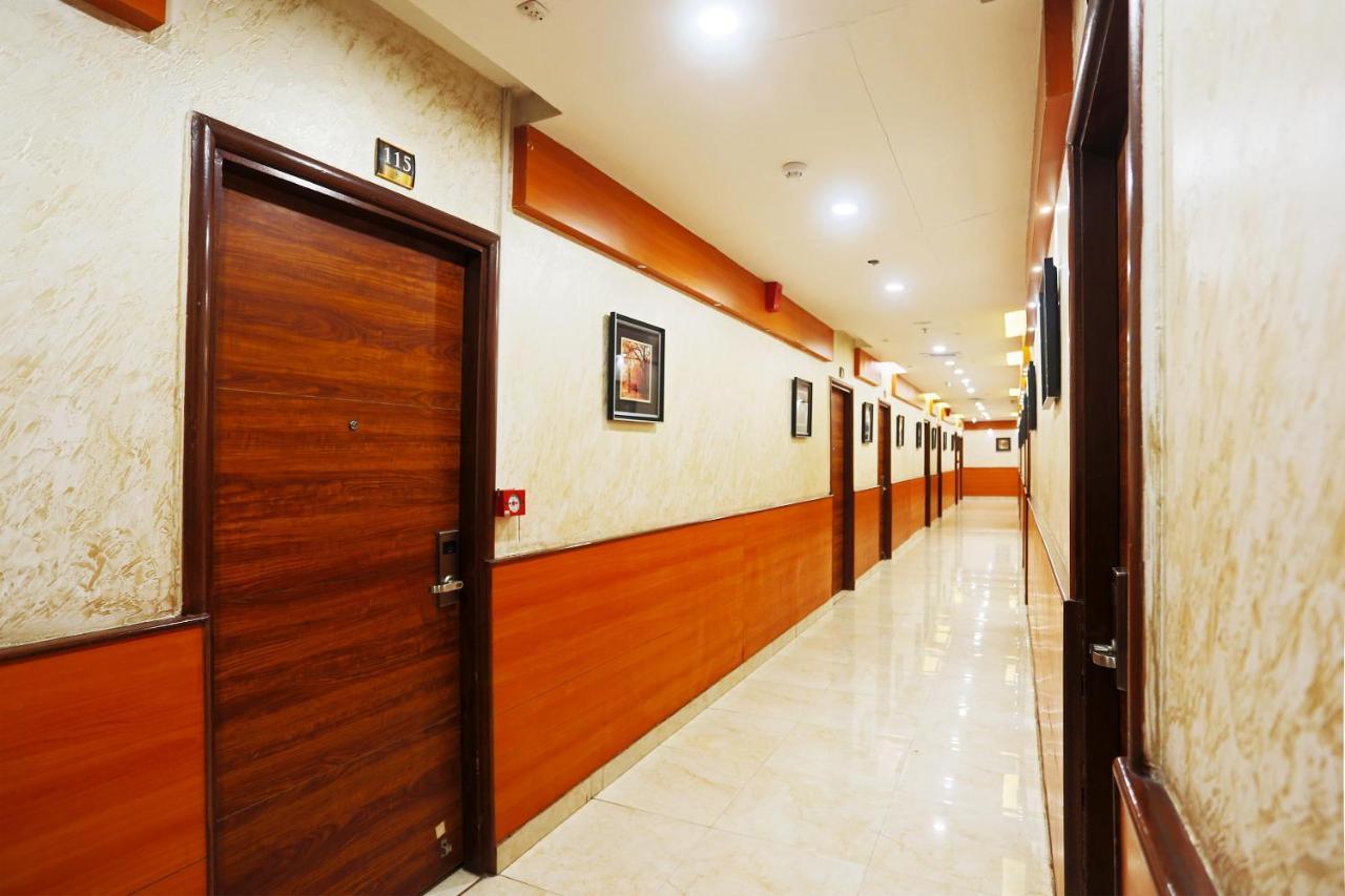 Capital O Green Palms Near Jhilmil Metro Station Hotell New Delhi Exteriör bild