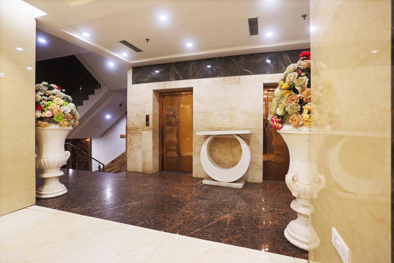 Capital O Green Palms Near Jhilmil Metro Station Hotell New Delhi Exteriör bild