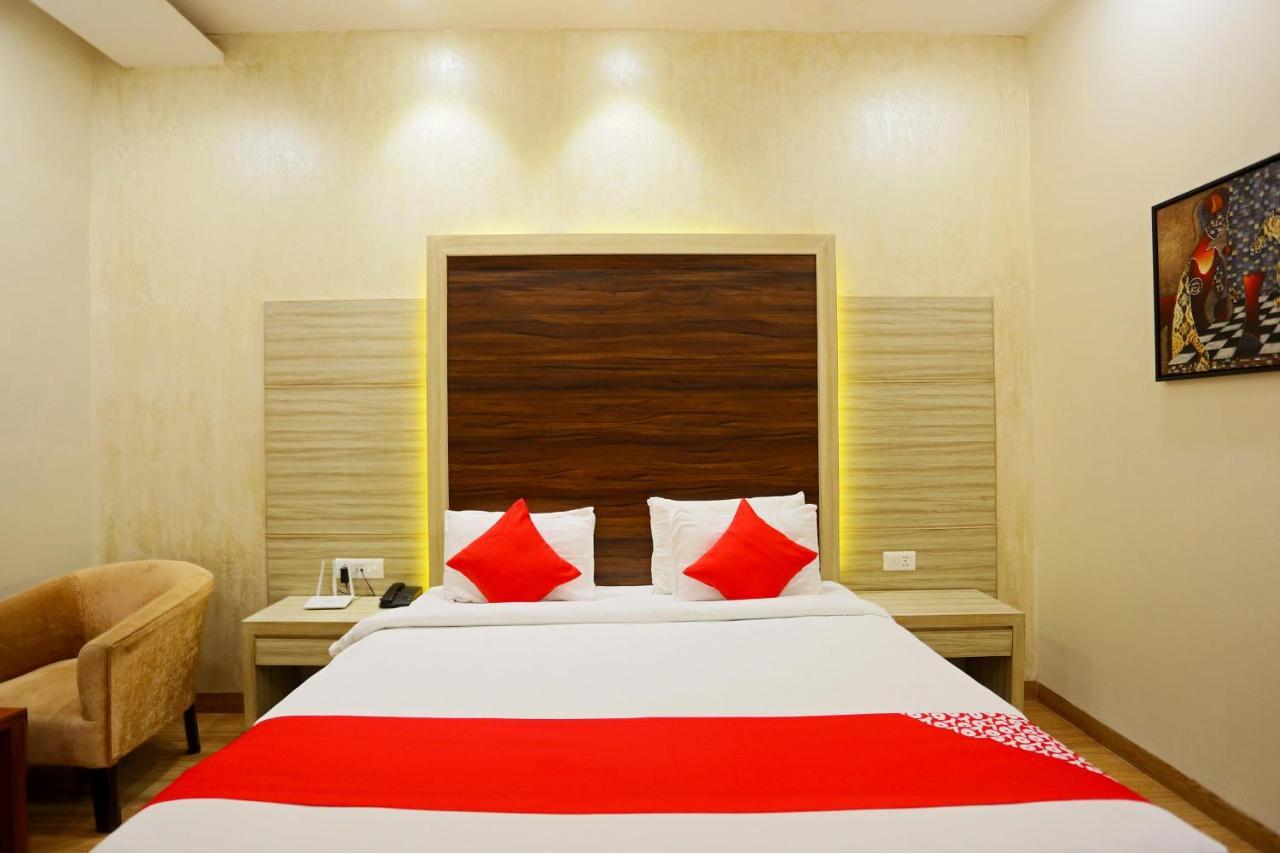 Capital O Green Palms Near Jhilmil Metro Station Hotell New Delhi Exteriör bild