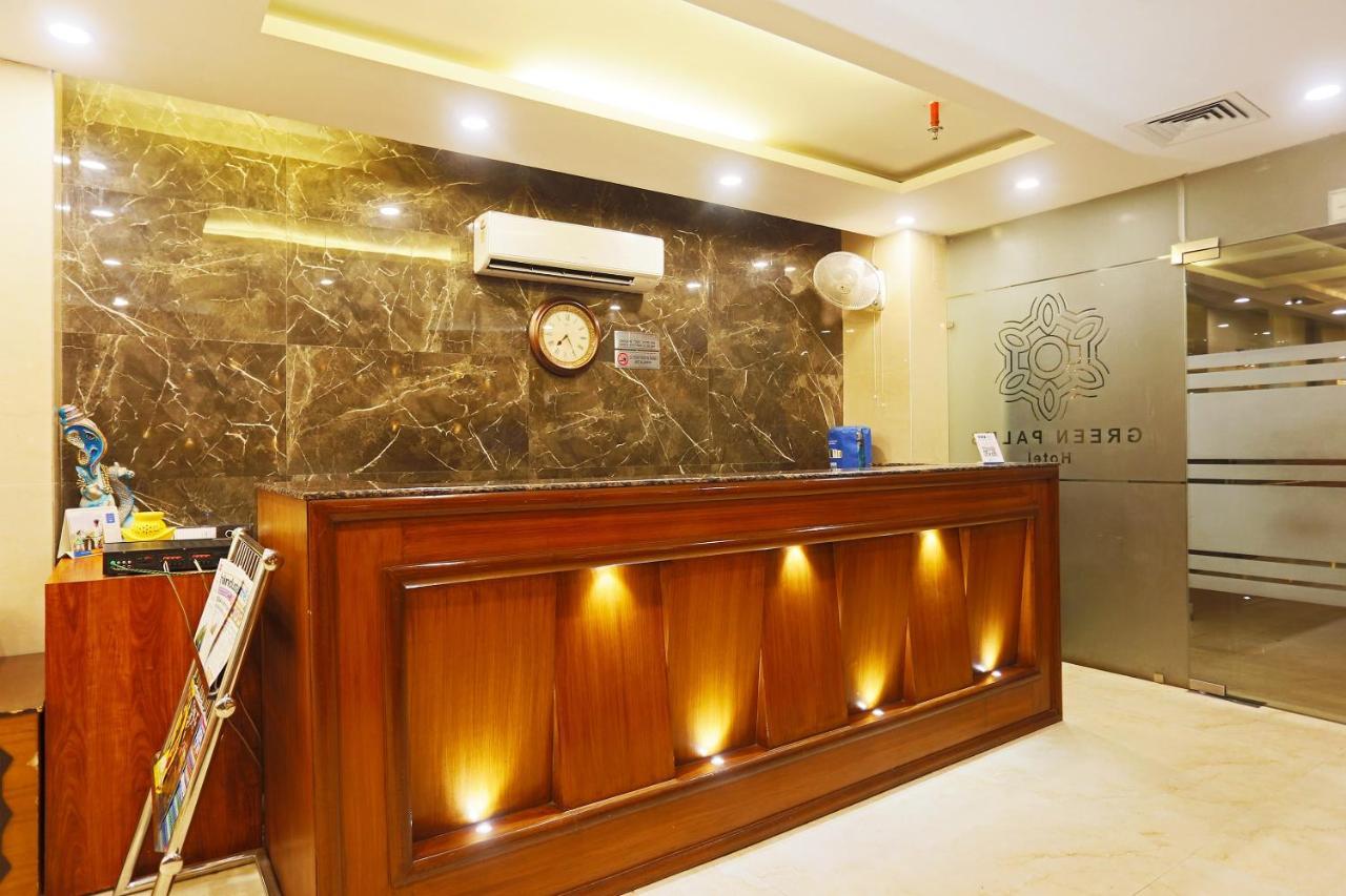Capital O Green Palms Near Jhilmil Metro Station Hotell New Delhi Exteriör bild