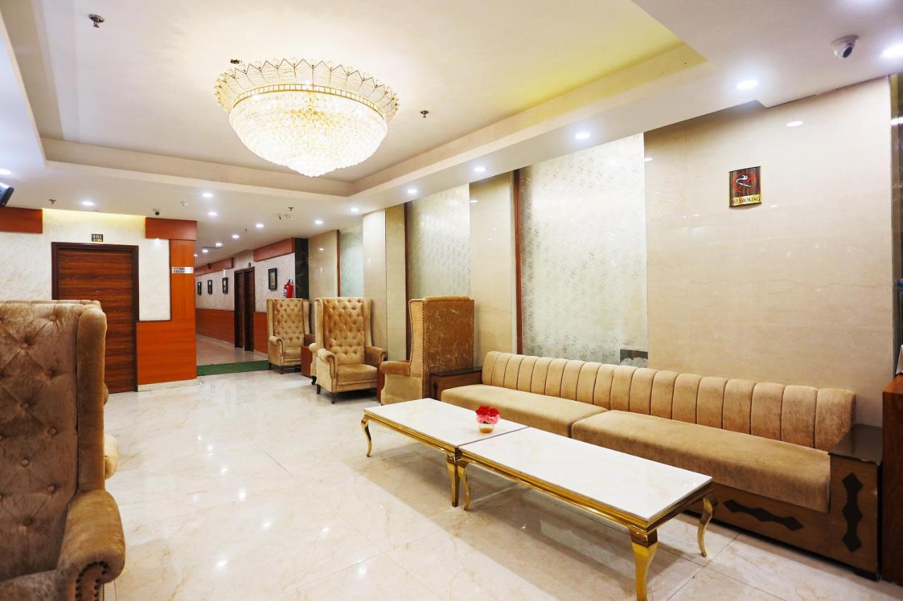 Capital O Green Palms Near Jhilmil Metro Station Hotell New Delhi Exteriör bild