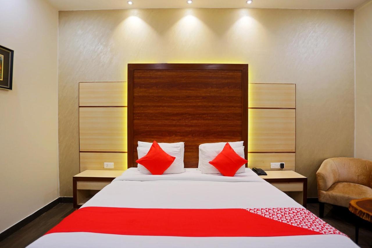 Capital O Green Palms Near Jhilmil Metro Station Hotell New Delhi Exteriör bild