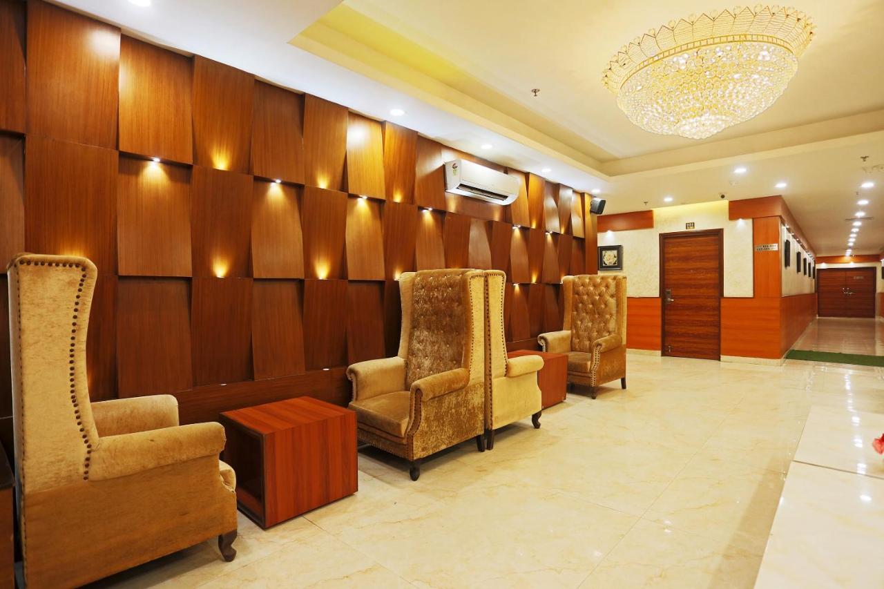 Capital O Green Palms Near Jhilmil Metro Station Hotell New Delhi Exteriör bild