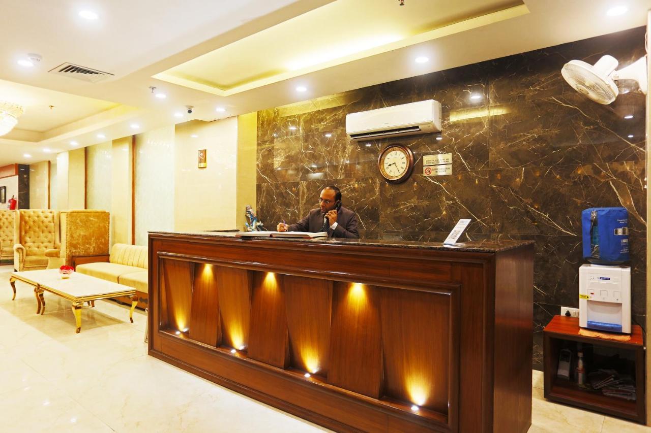 Capital O Green Palms Near Jhilmil Metro Station Hotell New Delhi Exteriör bild