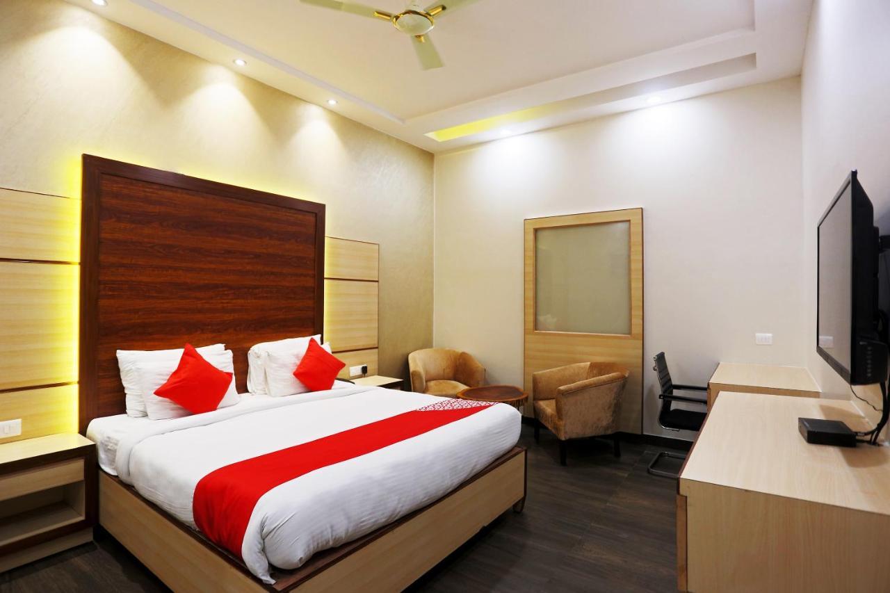 Capital O Green Palms Near Jhilmil Metro Station Hotell New Delhi Exteriör bild