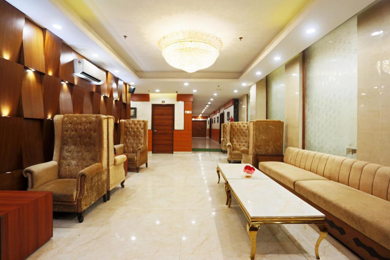 Capital O Green Palms Near Jhilmil Metro Station Hotell New Delhi Exteriör bild