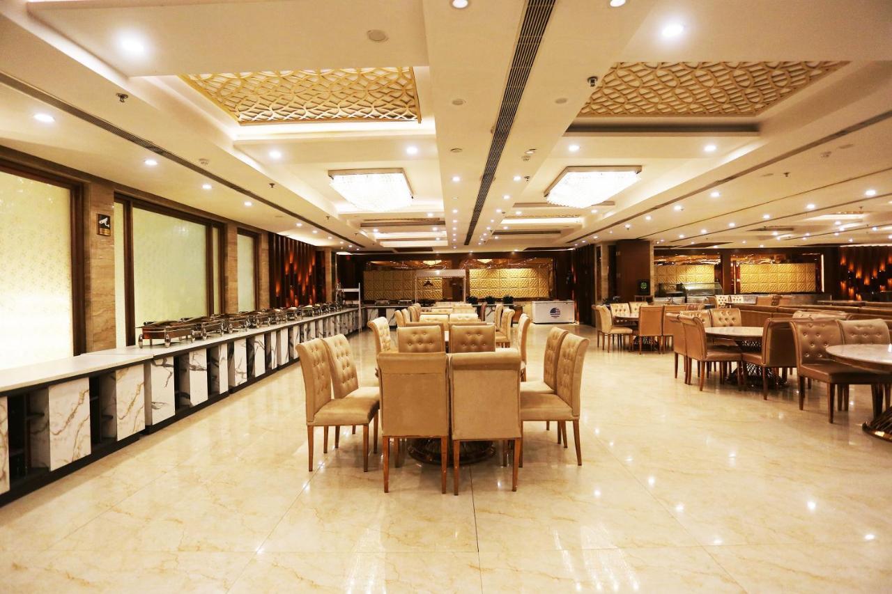 Capital O Green Palms Near Jhilmil Metro Station Hotell New Delhi Exteriör bild