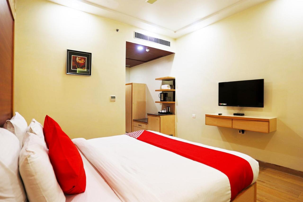 Capital O Green Palms Near Jhilmil Metro Station Hotell New Delhi Exteriör bild